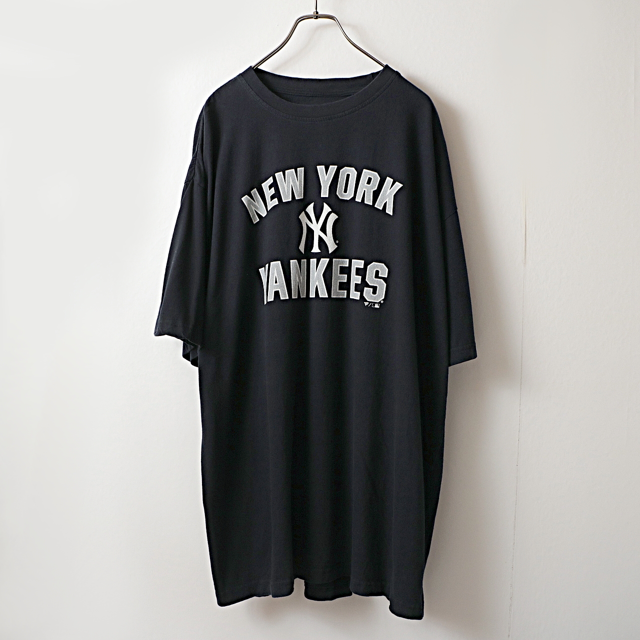 New York Yankees ヤンキース MLB プリント Tシャツ 古着 used – khaki 